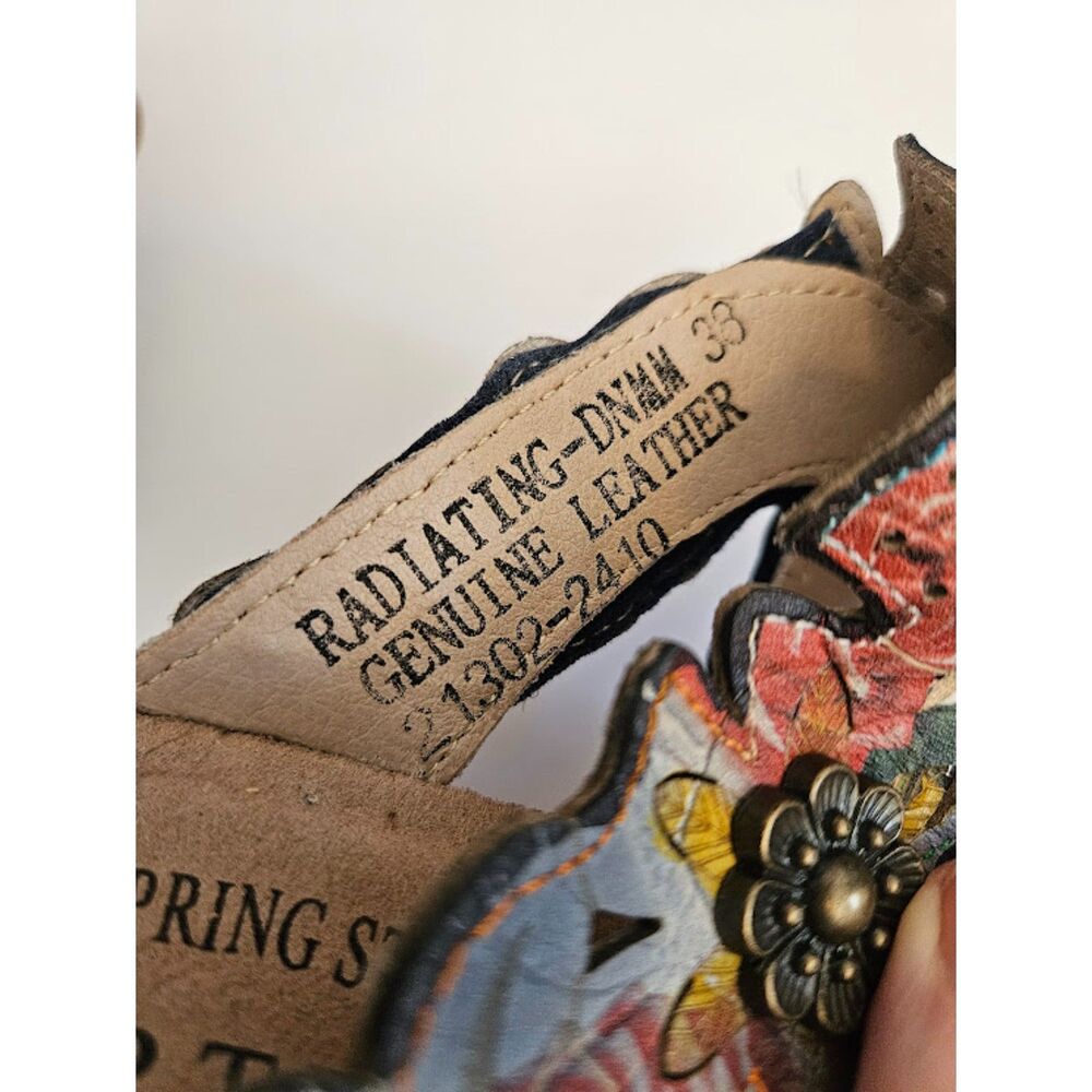 L'Artiste Radiating Sandals by Spring Step - Picture 2 of 8